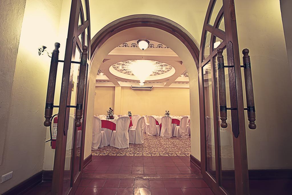 Hotel Salcedo De Виган Екстериор снимка