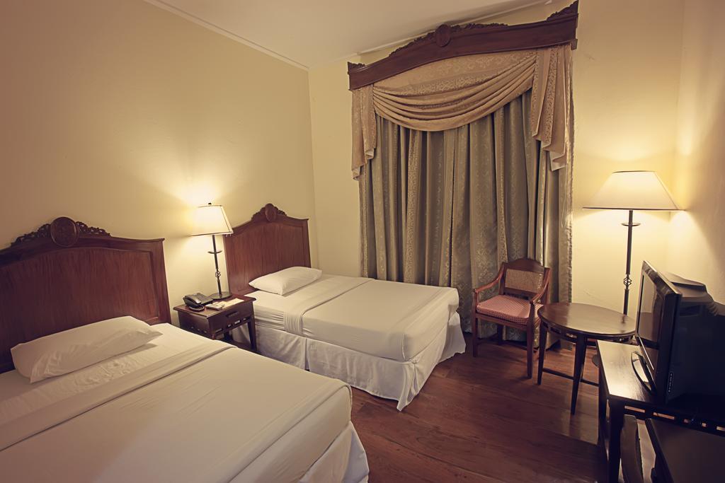 Hotel Salcedo De Виган Екстериор снимка