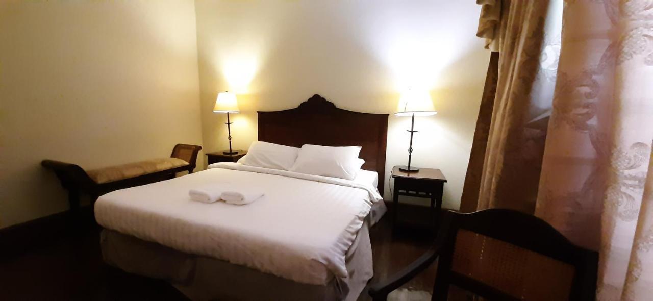 Hotel Salcedo De Виган Екстериор снимка