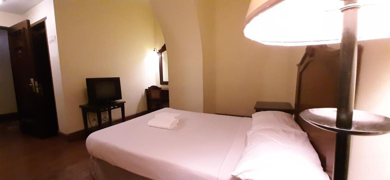 Hotel Salcedo De Виган Екстериор снимка