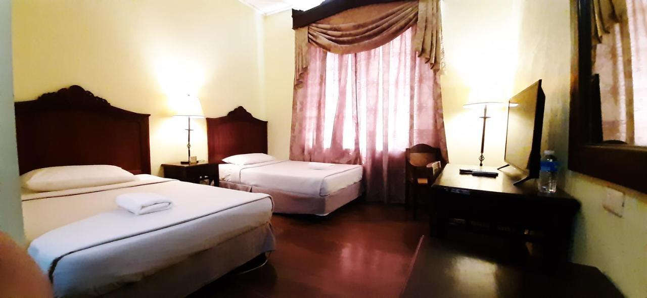 Hotel Salcedo De Виган Екстериор снимка