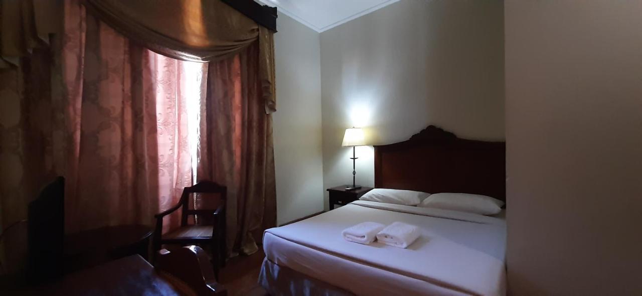 Hotel Salcedo De Виган Екстериор снимка