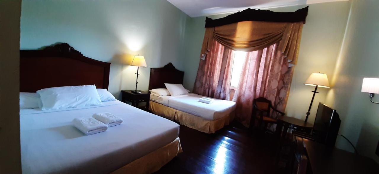 Hotel Salcedo De Виган Екстериор снимка