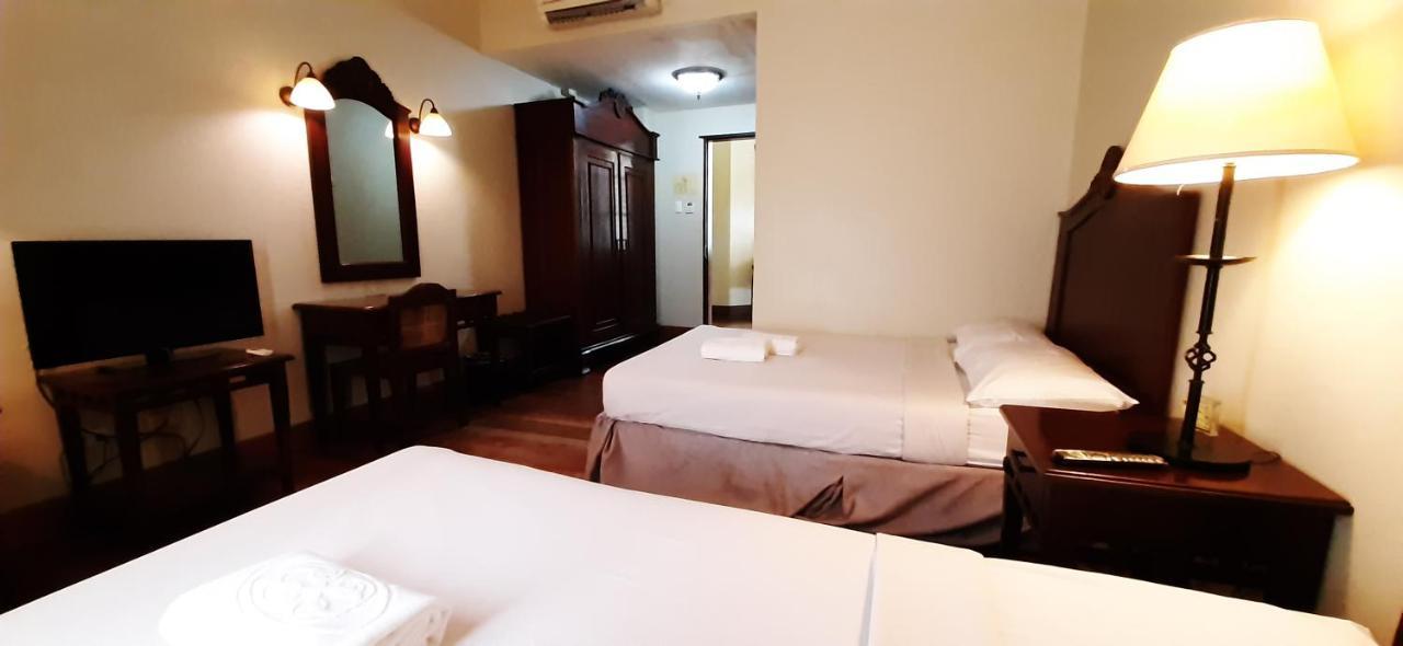 Hotel Salcedo De Виган Екстериор снимка
