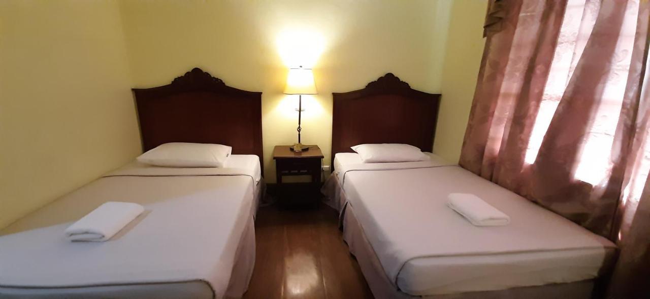 Hotel Salcedo De Виган Екстериор снимка