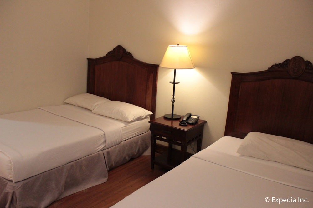 Hotel Salcedo De Виган Екстериор снимка
