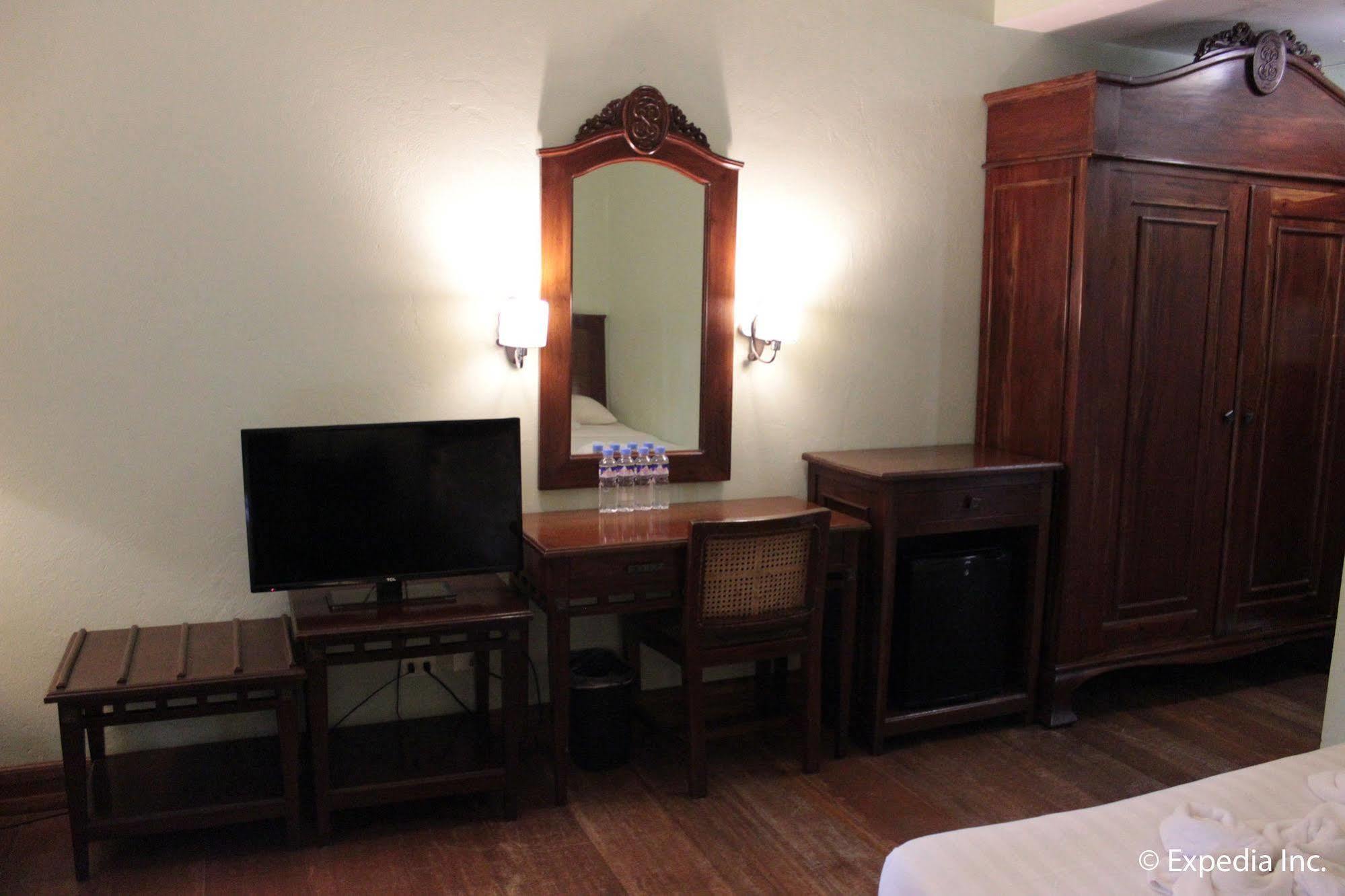 Hotel Salcedo De Виган Екстериор снимка