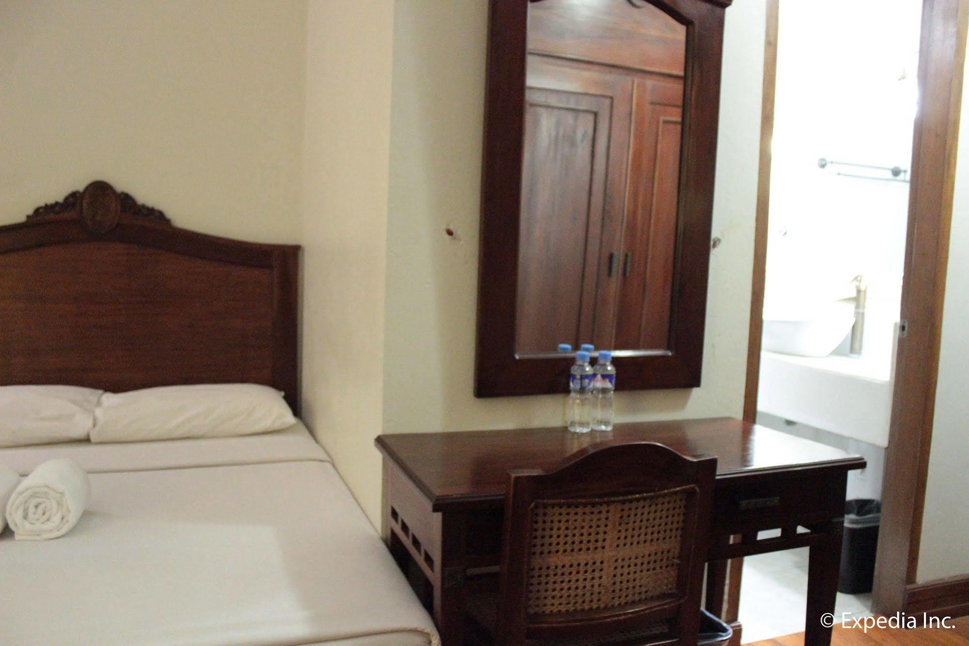 Hotel Salcedo De Виган Екстериор снимка